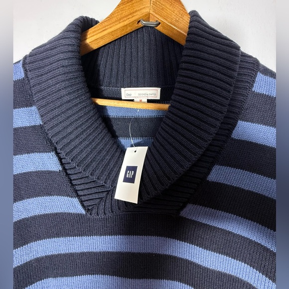 GAP Men's V-Neck Sweater in Blue and Black Stripes - Picture 3 of 4